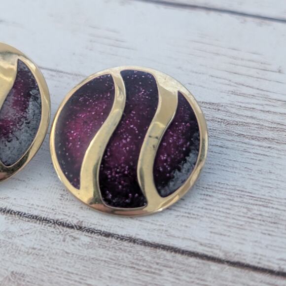 Vintage Clip On Earrings Dark Red & Gold Tone - Damaged - Picture 4 of 7